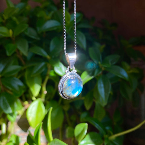 Magic Pendant: Labradorite (Round Sterling Silver)