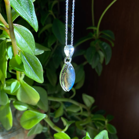 Magic Pendant: Labradorite (Oval Sterling Silver)